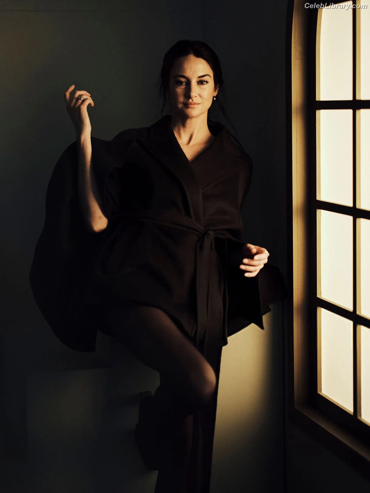 Shailene Woodley photo 5 of 1040