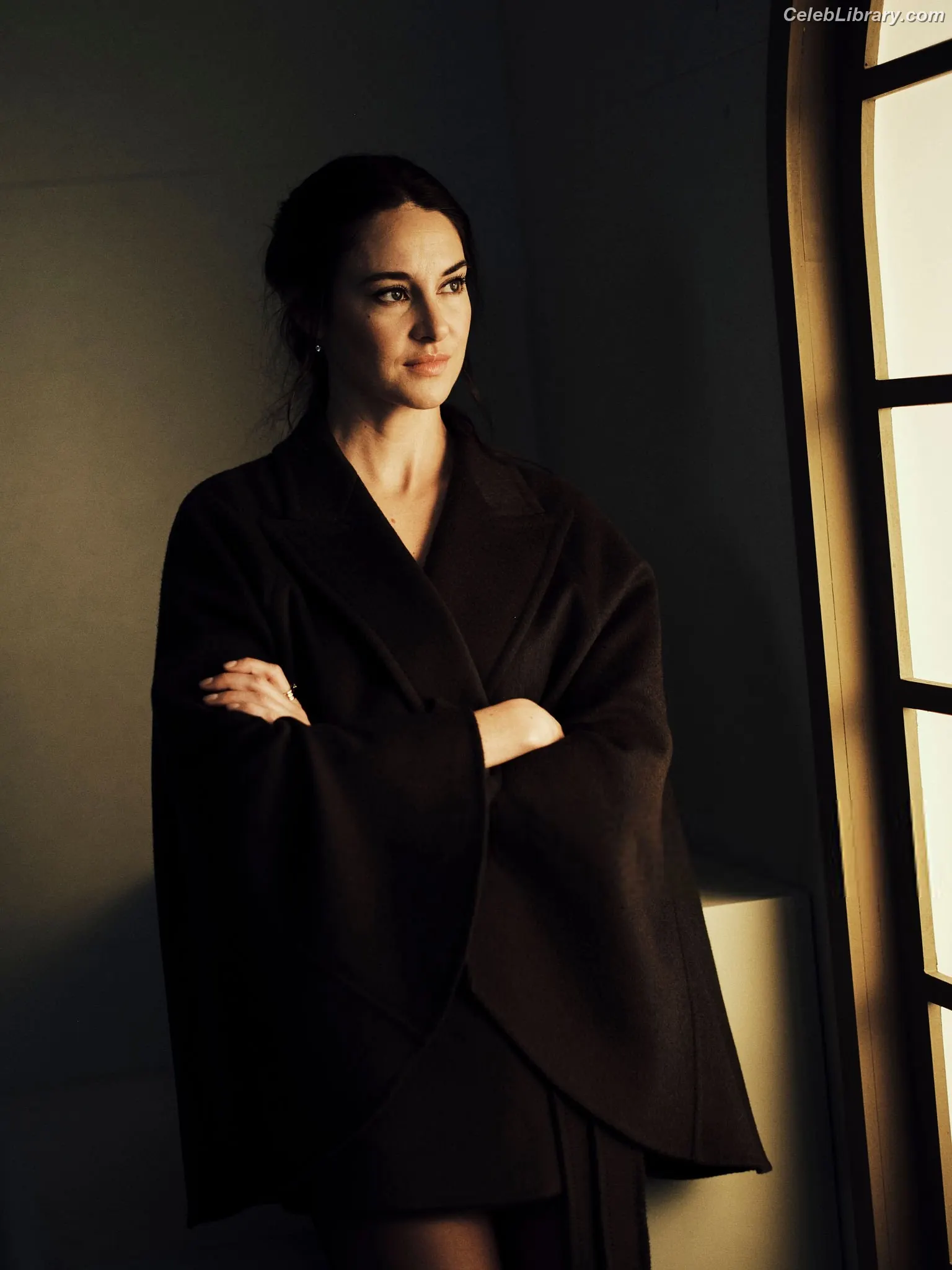 Shailene Woodley photo 8 of 1040