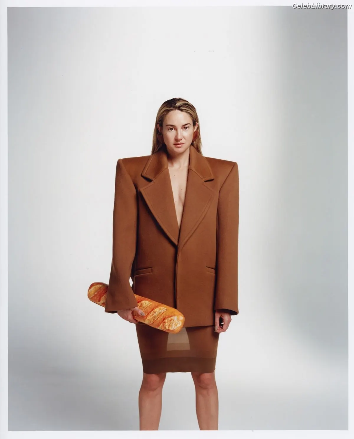 Shailene Woodley photo 16 of 1040
