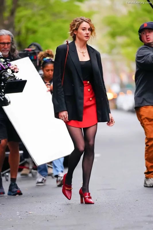 Shailene Woodley photo 11 of 1036