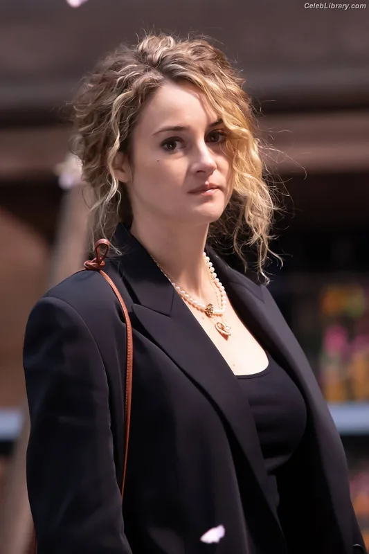 Shailene Woodley photo 16 of 1036