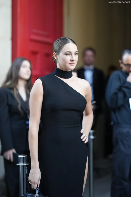 Shailene Woodley photo 16 of 1036