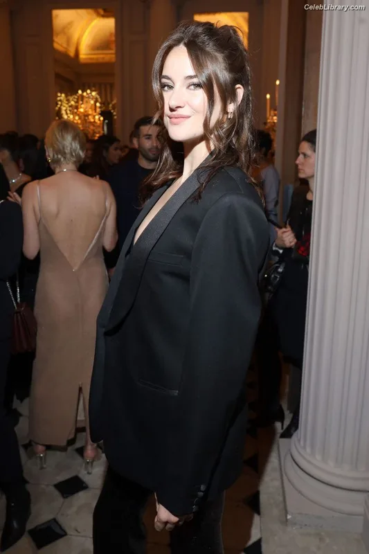 Shailene Woodley photo 19 of 1036