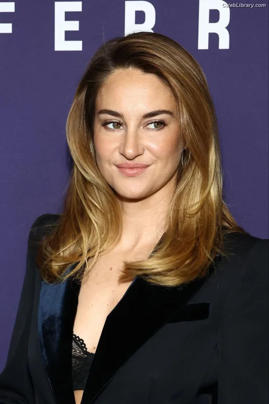 Shailene Woodley photo 1 of 1036