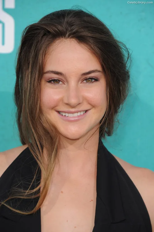 Shailene Woodley photo 13 of 1036