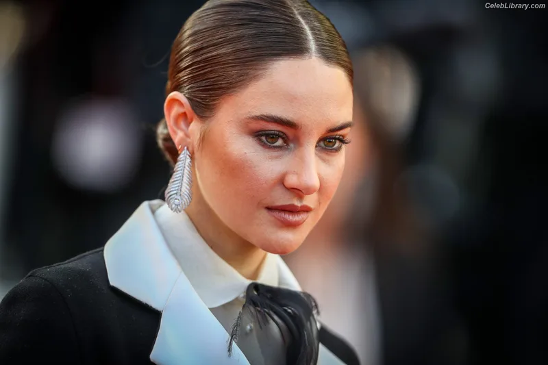 Shailene Woodley photo 20 of 1036