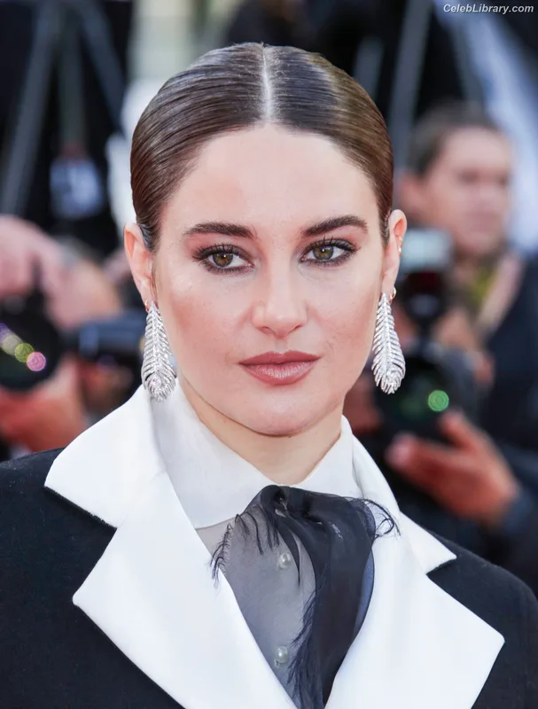 Shailene Woodley photo 21 of 1036
