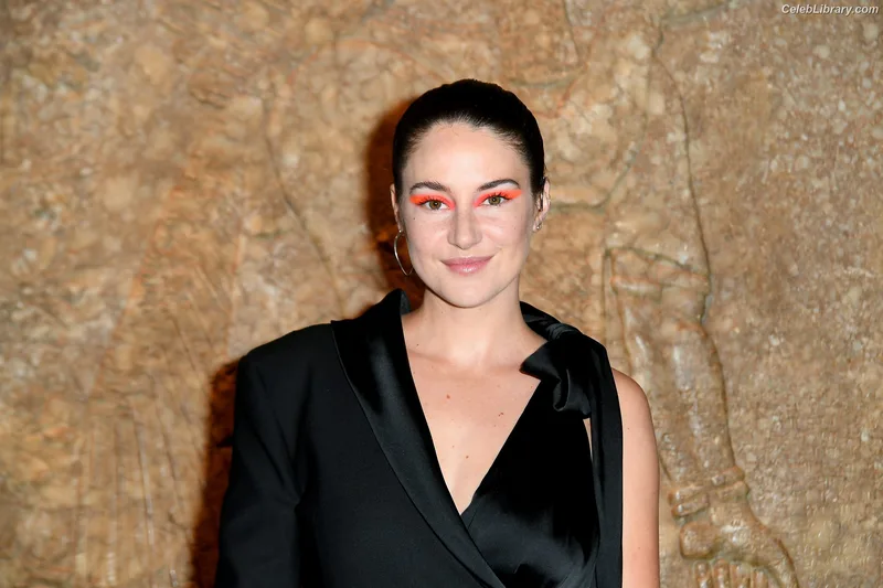 Shailene Woodley photo 8 of 1036
