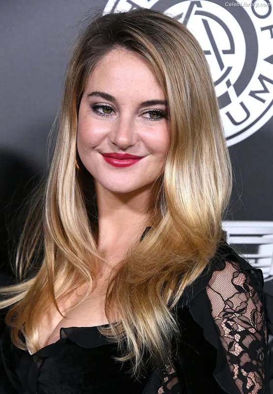 Shailene Woodley photo 21 of 1036