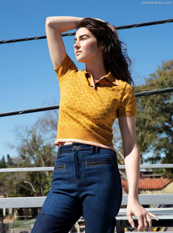 Shailene Woodley photo 8 of 1036