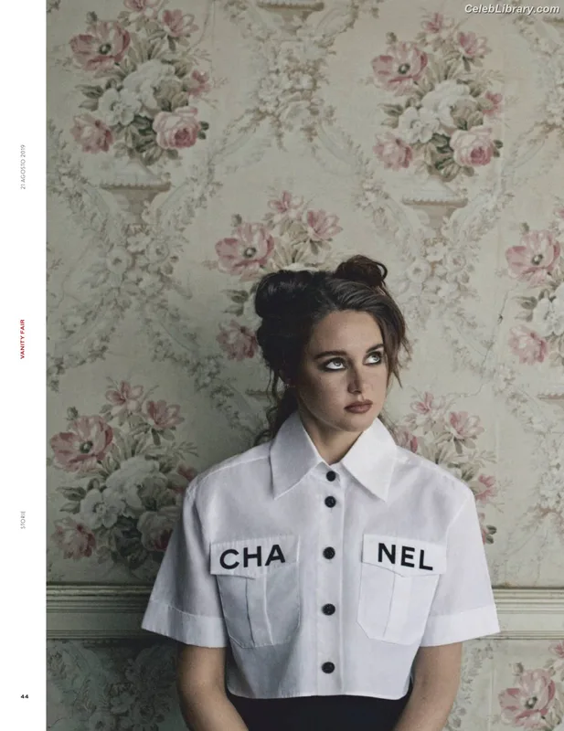 Shailene Woodley photo 18 of 1036