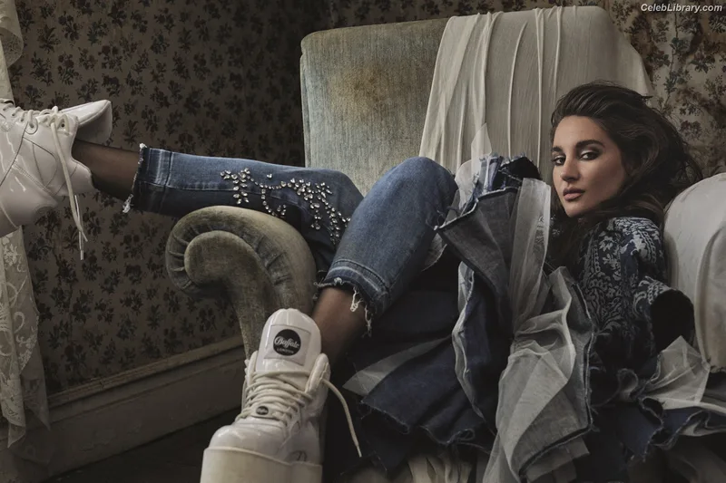 Shailene Woodley photo 24 of 1036