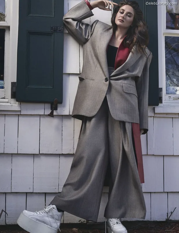 Shailene Woodley photo 8 of 1036