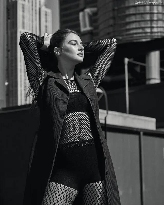 Shailene Woodley photo 17 of 1036