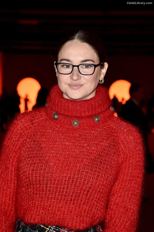 Shailene Woodley photo 22 of 1036