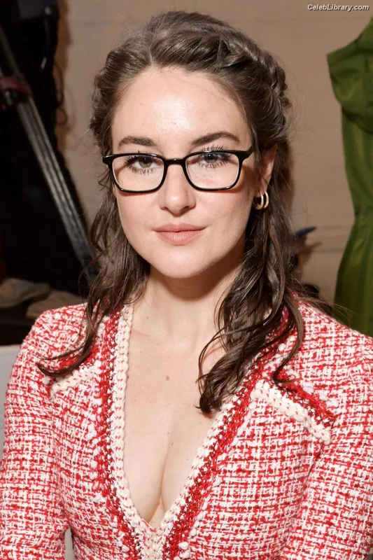 Shailene Woodley photo 5 of 1036
