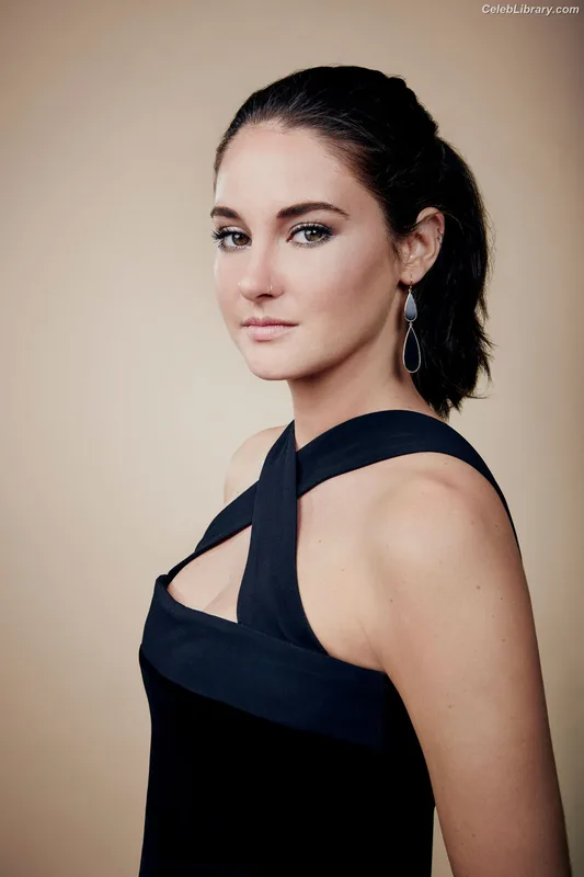 Shailene Woodley photo 21 of 1036