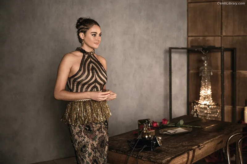 Shailene Woodley photo 23 of 1036