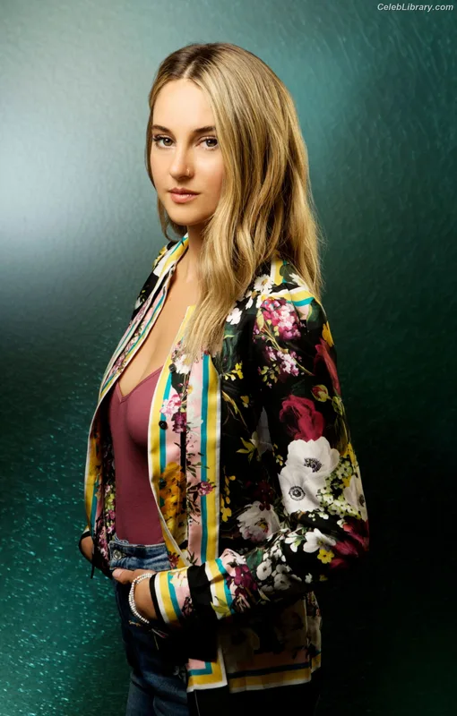 Shailene Woodley photo 21 of 1036
