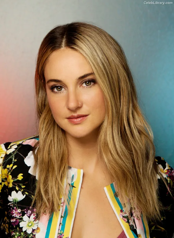 Shailene Woodley photo 1 of 1036