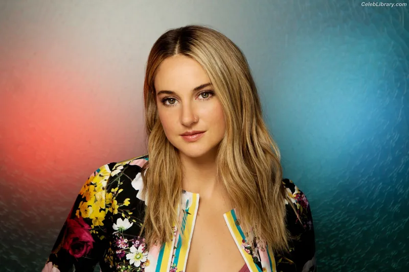 Shailene Woodley photo 2 of 1036