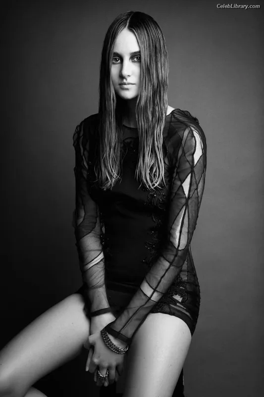 Shailene Woodley photo 10 of 1036