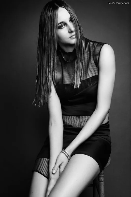 Shailene Woodley photo 11 of 1036