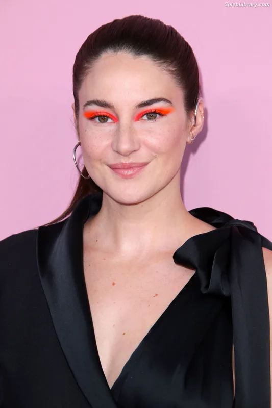 Shailene Woodley photo 19 of 1036