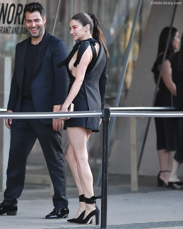 Shailene Woodley photo 14 of 1036