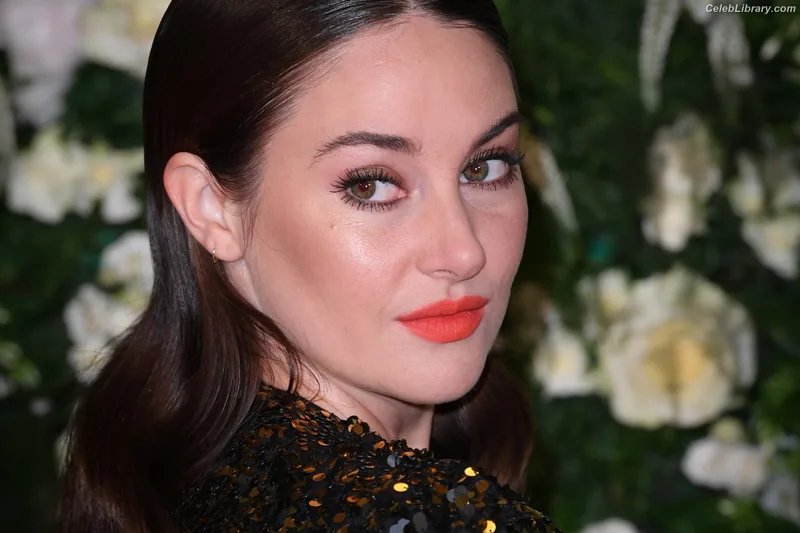 Shailene Woodley photo 23 of 1036