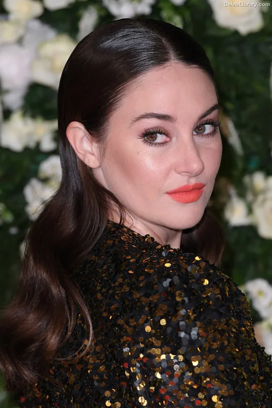 Shailene Woodley photo 24 of 1036