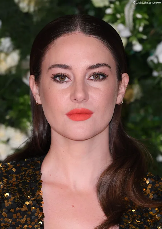 Shailene Woodley photo 1 of 1036