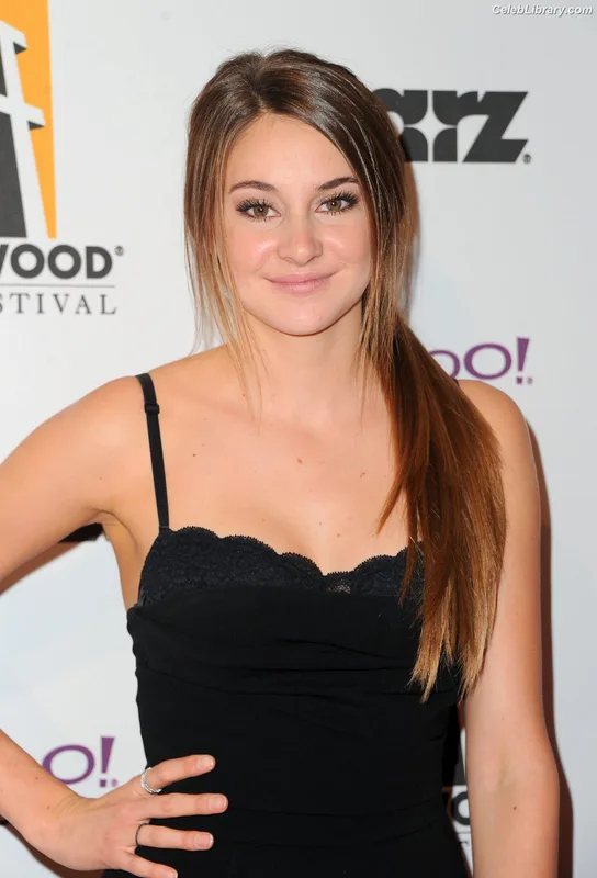 Shailene Woodley photo 18 of 1036