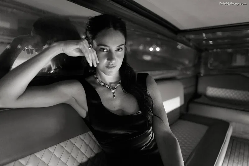 Shailene Woodley photo 12 of 1036