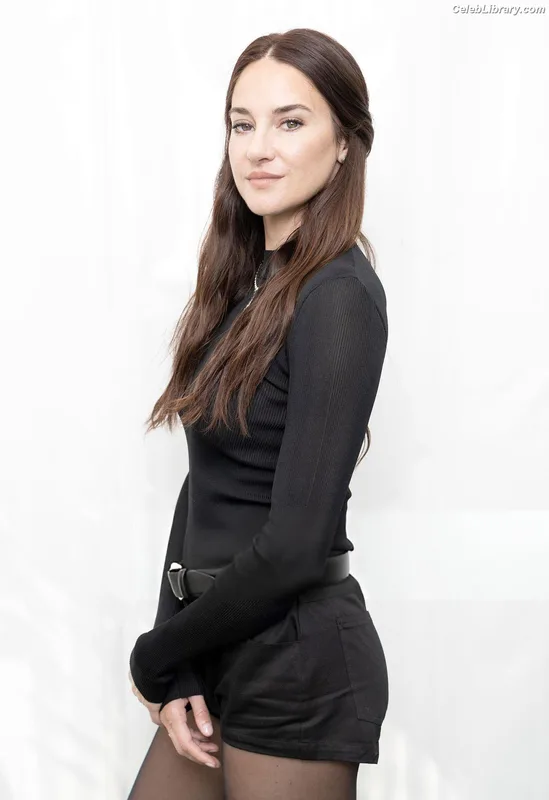 Shailene Woodley photo 1 of 1036
