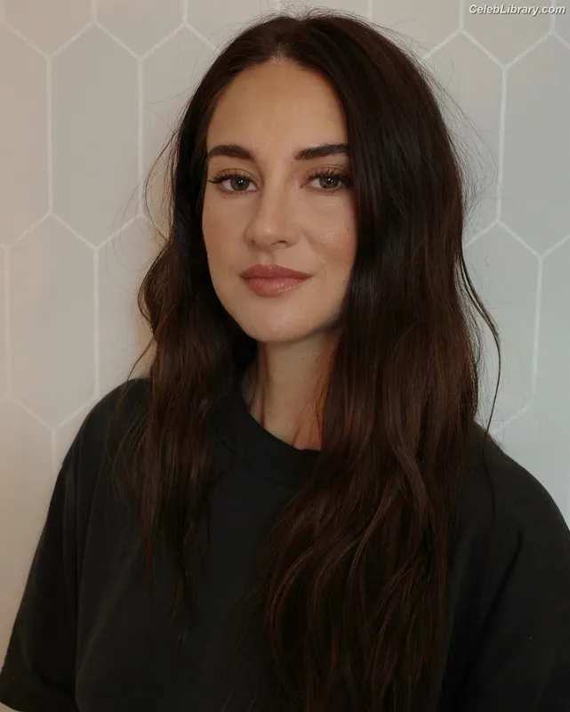 Shailene Woodley photo 19 of 1036