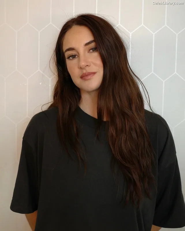 Shailene Woodley photo 20 of 1036