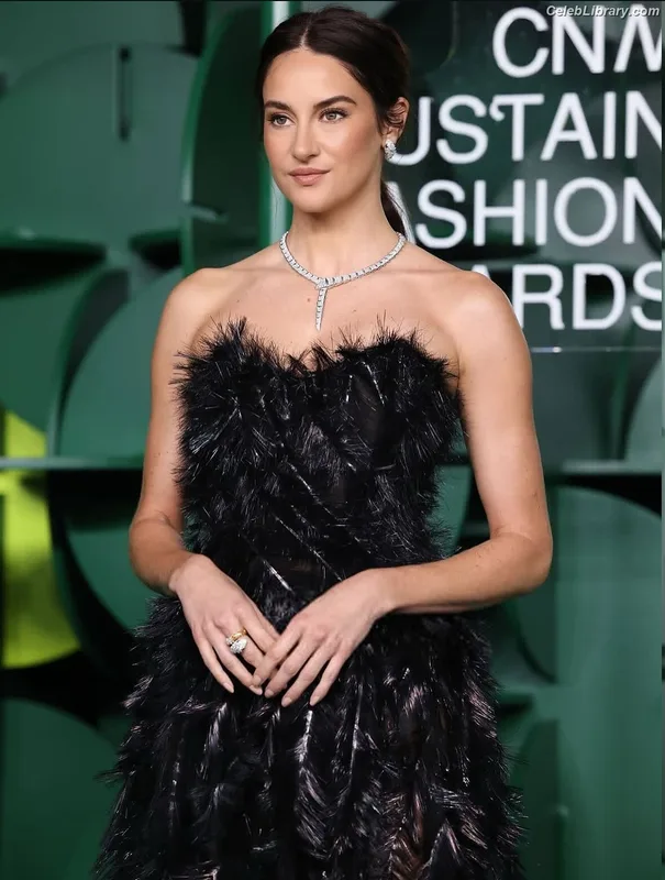 Shailene Woodley photo 18 of 1036