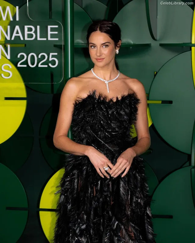Shailene Woodley photo 20 of 1036