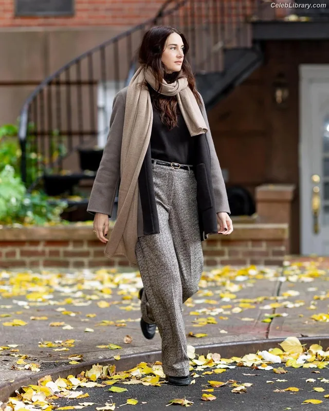 Shailene Woodley photo 22 of 1036