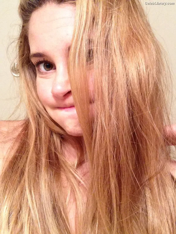 Shailene Woodley photo 9 of 1036