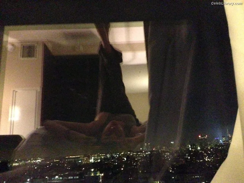 Shailene Woodley photo 6 of 1036