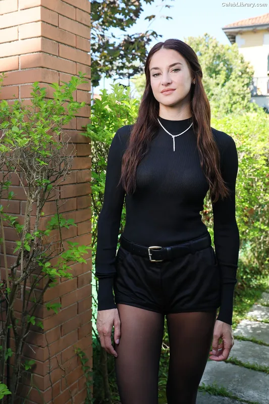 Shailene Woodley photo 23 of 1036