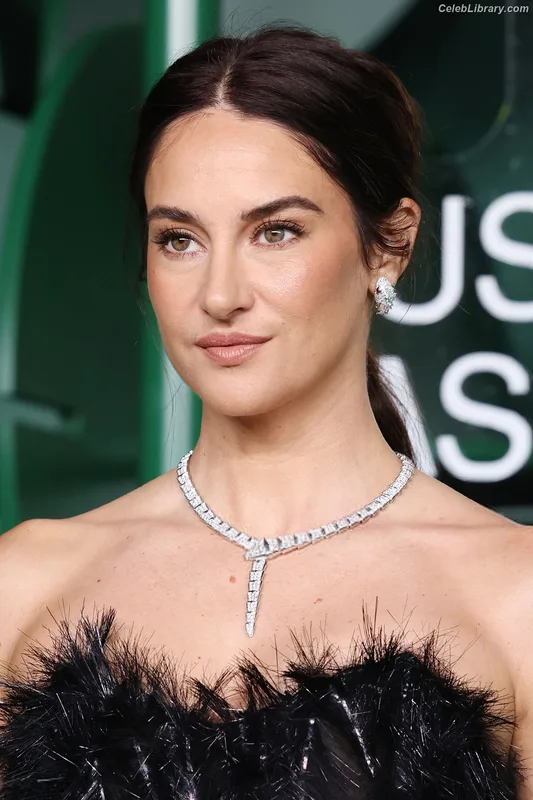 Shailene Woodley photo 14 of 1036