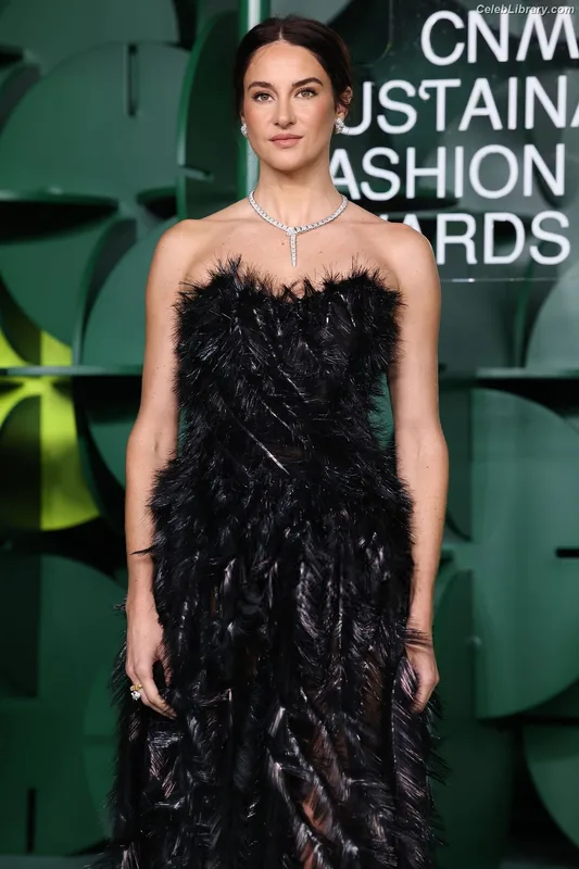 Shailene Woodley photo 15 of 1036