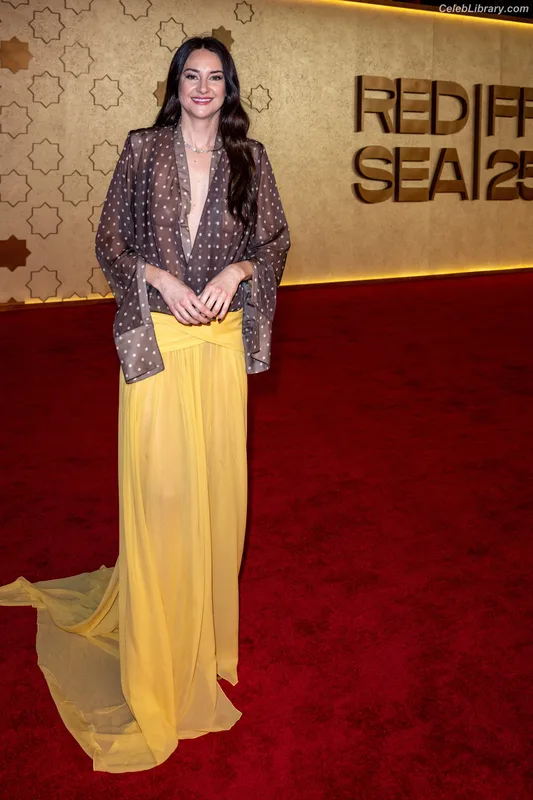 Shailene Woodley photo 9 of 1036
