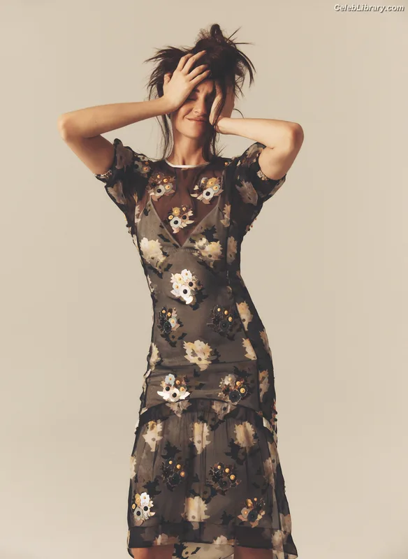 Shailene Woodley photo 16 of 1036