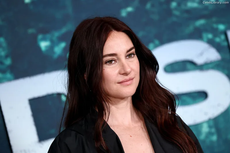 Shailene Woodley photo 5 of 1036