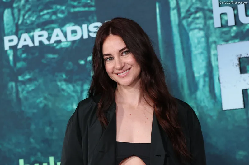 Shailene Woodley photo 6 of 1036