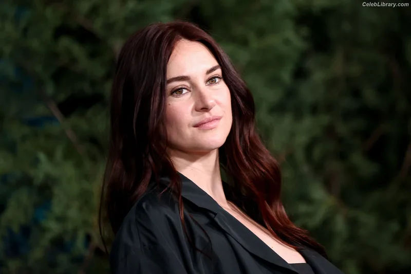 Shailene Woodley photo 7 of 1036